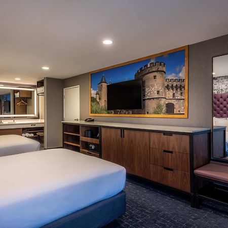 Anaheim Camelot Inn & Suites Exteriör bild