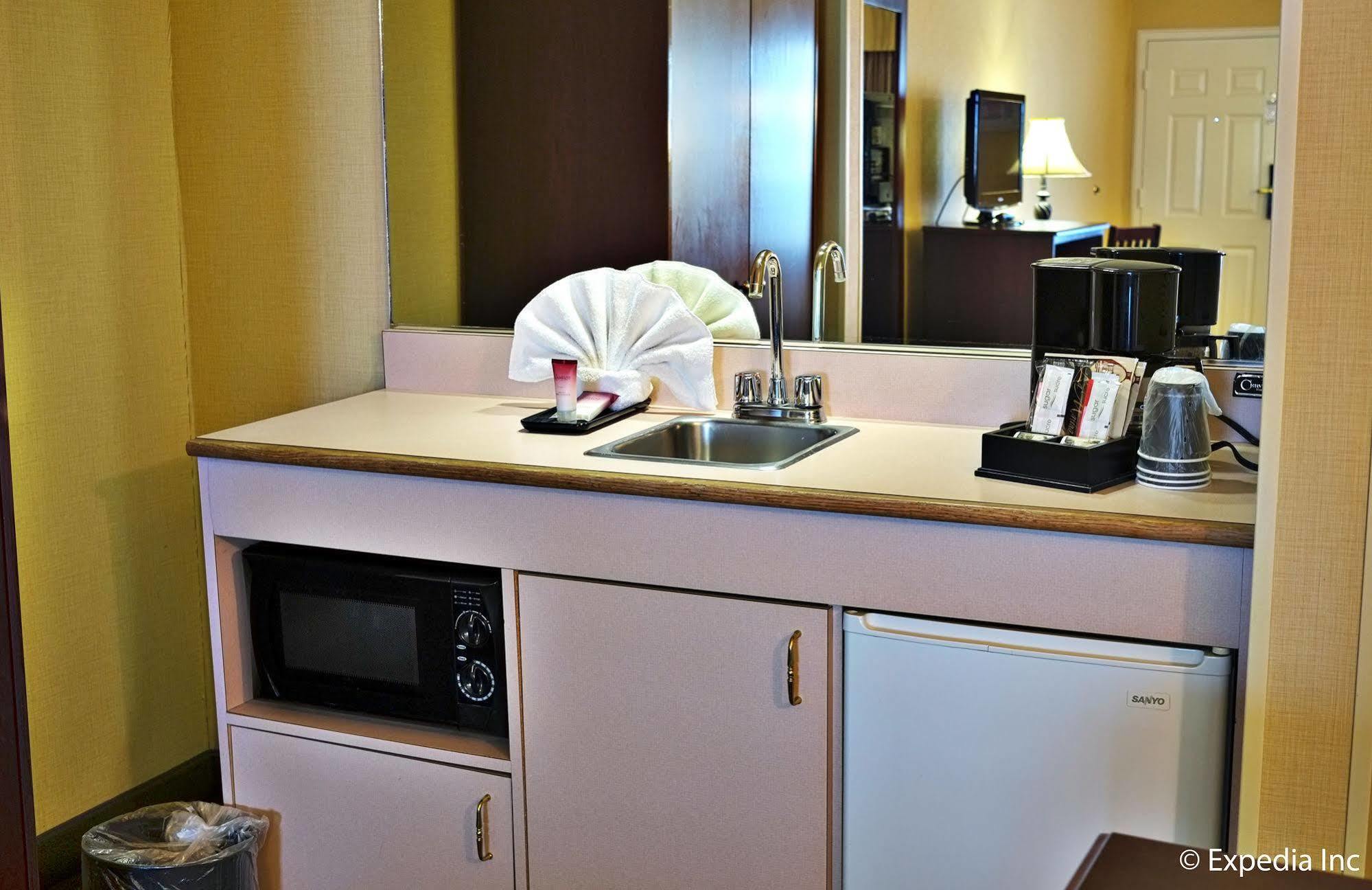 Anaheim Camelot Inn & Suites Exteriör bild