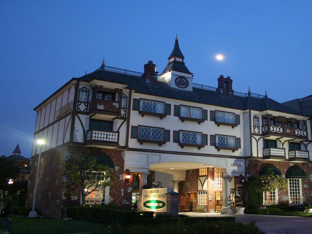 Anaheim Camelot Inn & Suites Exteriör bild