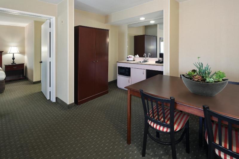 Anaheim Camelot Inn & Suites Exteriör bild